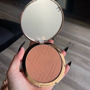 Iconic London Ultimate Bronzing Powder
